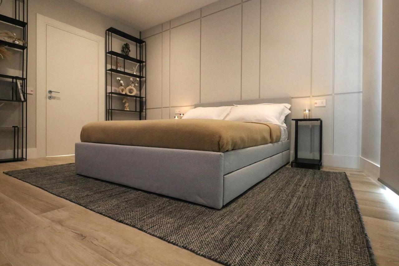 Charming & Luxurious Gem Apartment ออลเบีย ภายนอก รูปภาพ