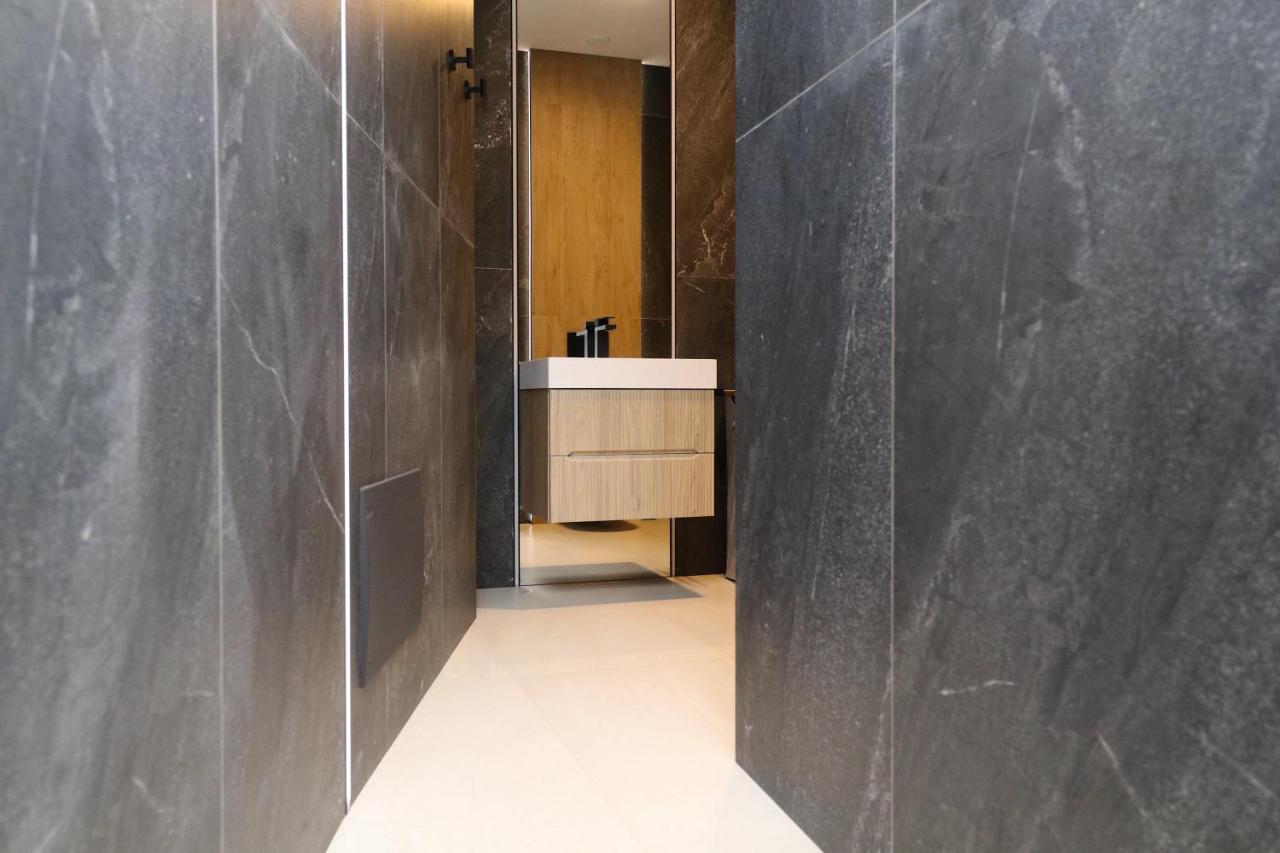 Charming & Luxurious Gem Apartment ออลเบีย ภายนอก รูปภาพ