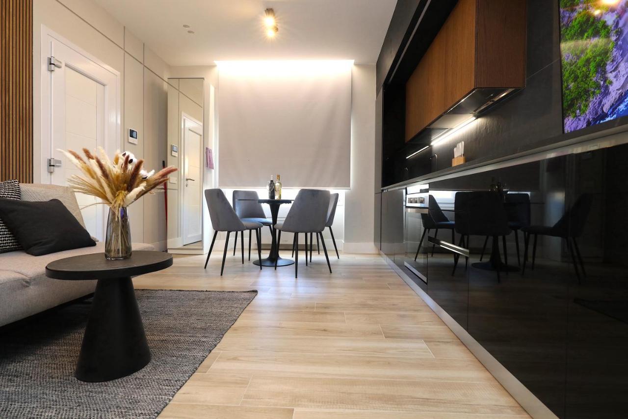 Charming & Luxurious Gem Apartment ออลเบีย ภายนอก รูปภาพ