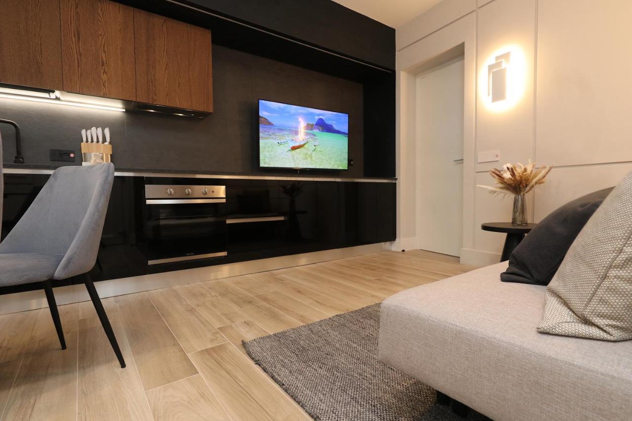 Charming & Luxurious Gem Apartment ออลเบีย ภายนอก รูปภาพ