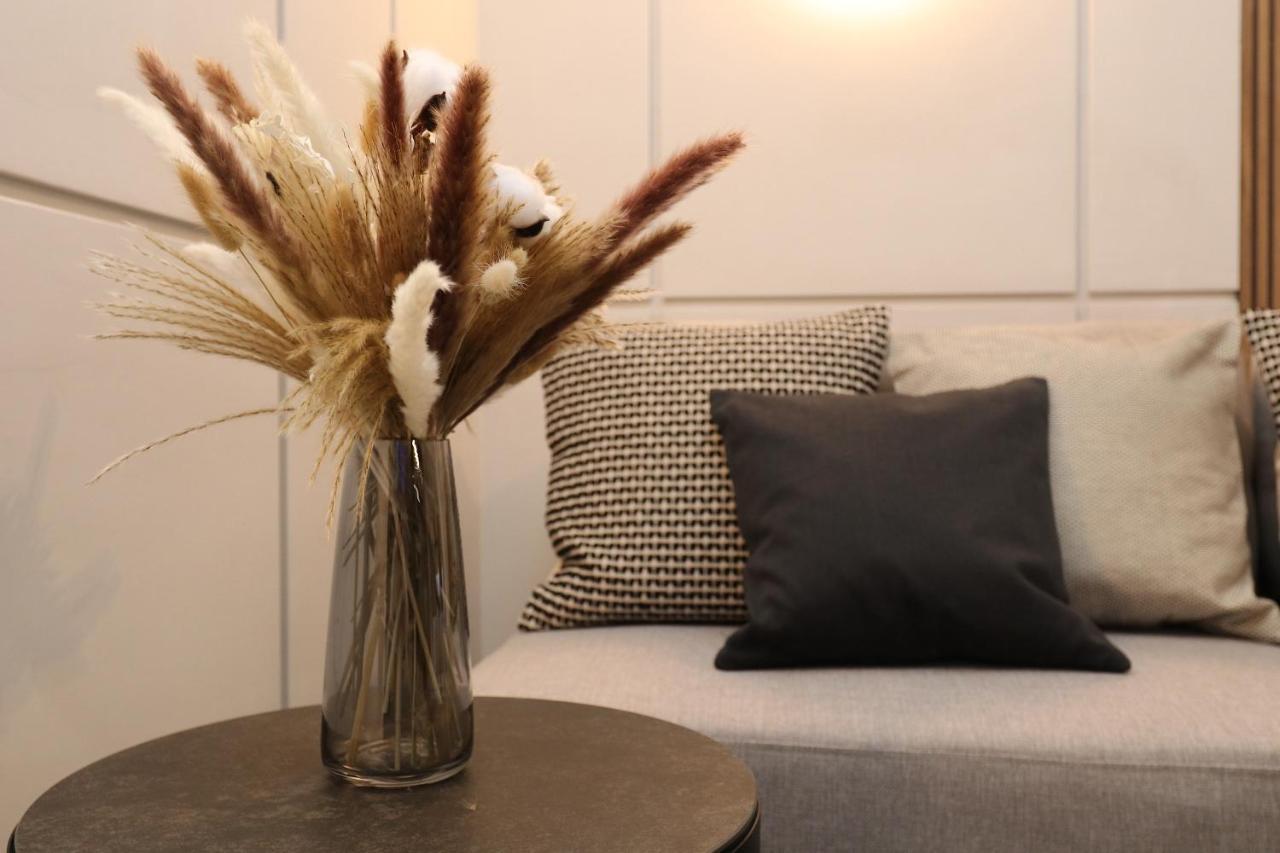 Charming & Luxurious Gem Apartment ออลเบีย ภายนอก รูปภาพ