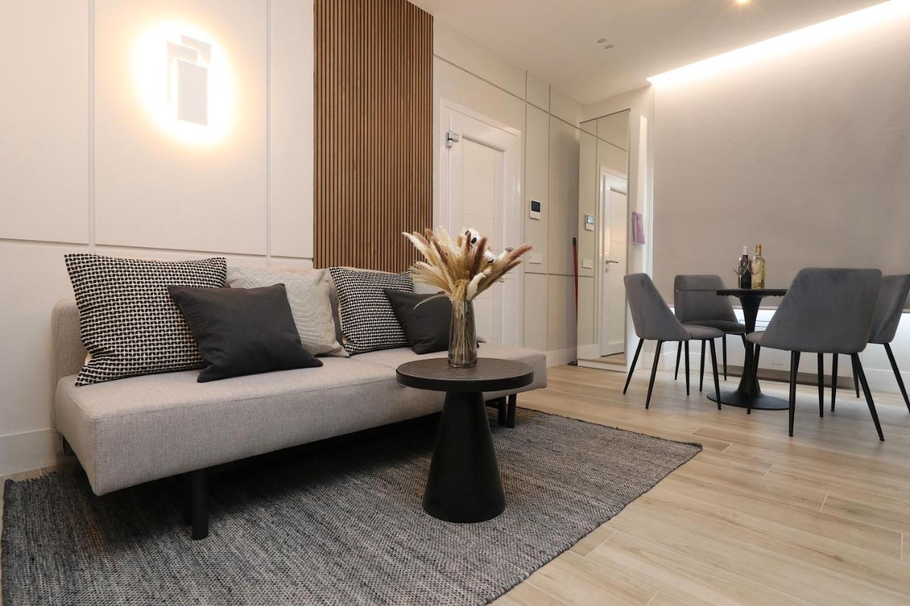 Charming & Luxurious Gem Apartment ออลเบีย ภายนอก รูปภาพ